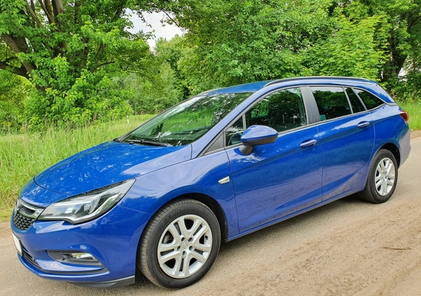 Opel Astra cena 37500 przebieg: 130000, rok produkcji 2018 z Otwock małe 232